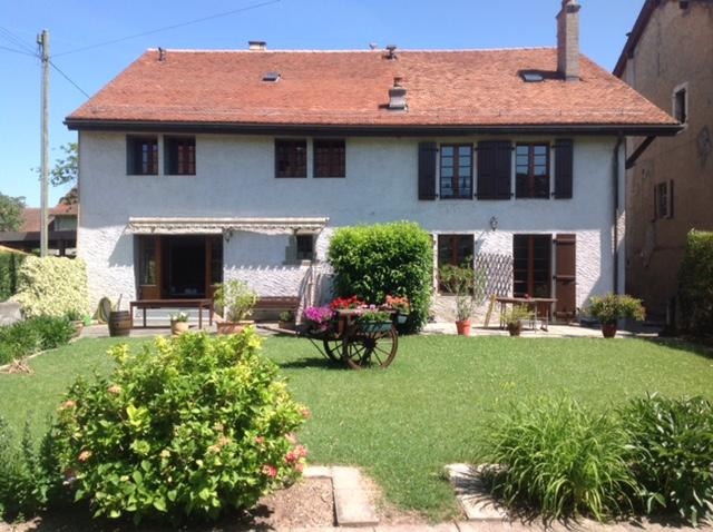 Maison de Village individuelle actuellement divisée en 3 logements en plein coeur de Chancy