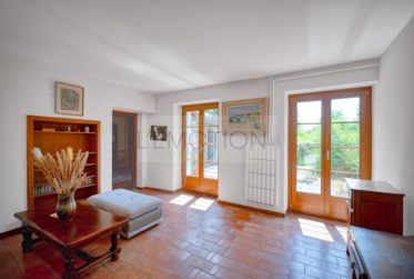 EXCLUSIVITE - Spacieuse Maison de Village composée de 3 bâtiments en plein coeur de Sézegnin