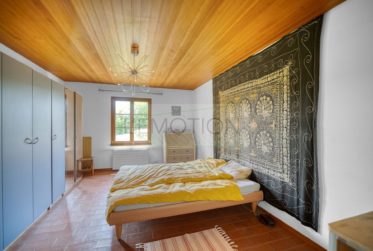 EXCLUSIVITE - Spacieuse Maison de Village composée de 3 bâtiments en plein coeur de Sézegnin