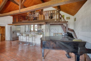 EXCLUSIVITE - Spacieuse Maison de Village composée de 3 bâtiments en plein coeur de Sézegnin