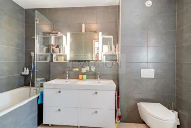 SUPERBE APPARTEMENT CONTEMPORAIN AU SEIN D'UNE RÉSIDENCE DE HAUT STANDING À DEUX PAS DU LAC